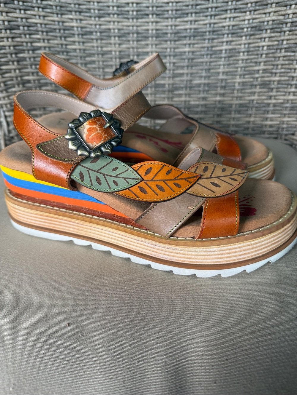 L’ARTISTE by Spring Step Irevetta Platform Sandals women’s Multi Color Leaf